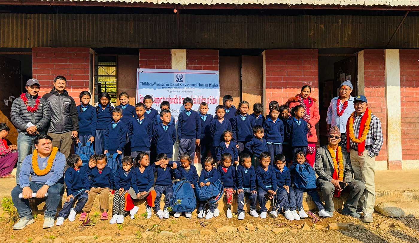 ‘सिविस’ ले मन्थली र खाँडादेवीका १३९ जना सीमान्तकृत समुदायका विद्यार्थीलाई दियो शैक्षिक सामाग्री